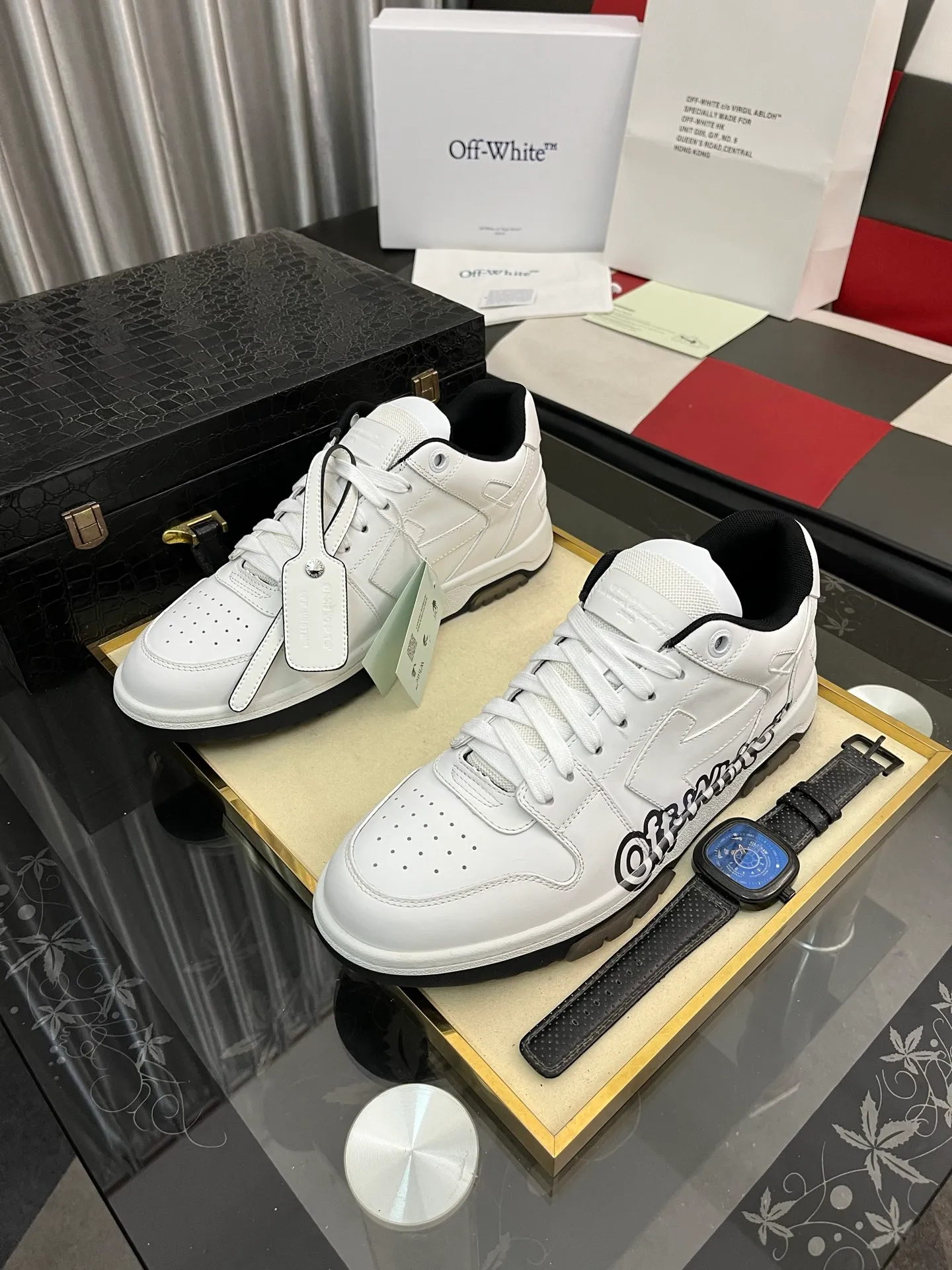 Men's shoes 💰600⌚️⌚️ OFF-White C/O VirGil Abloh fashionable and versatile casual shoes. Exclusive first release of the new model. Made of environmentally friendly cowhide leather and mesh fabric upper material. The insole is embedded with foam cushioning EVA material. The correct midsole is equipped with EVA lightweight cushioning. External tooth nail rubber outsole. The correct accessories can be customized simultaneously. Women's model: 35-40 Men's model: 39-45